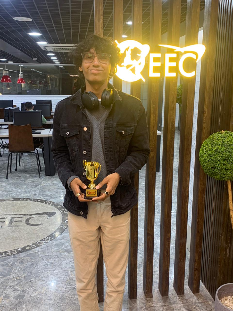 Smitraj Solanki scored SAT 1460 at EEC Surat